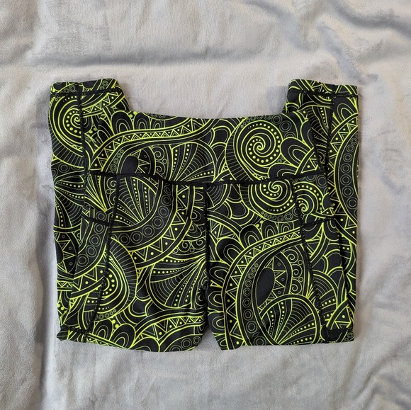 CVG | Capri Leggings | Neon Zenergy | XS - Picture 4 of 8